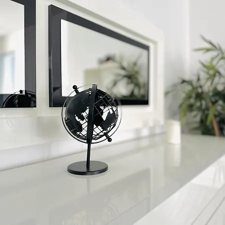 Le Globe Trotteur - 2 Pieces Centre Daire Cannes